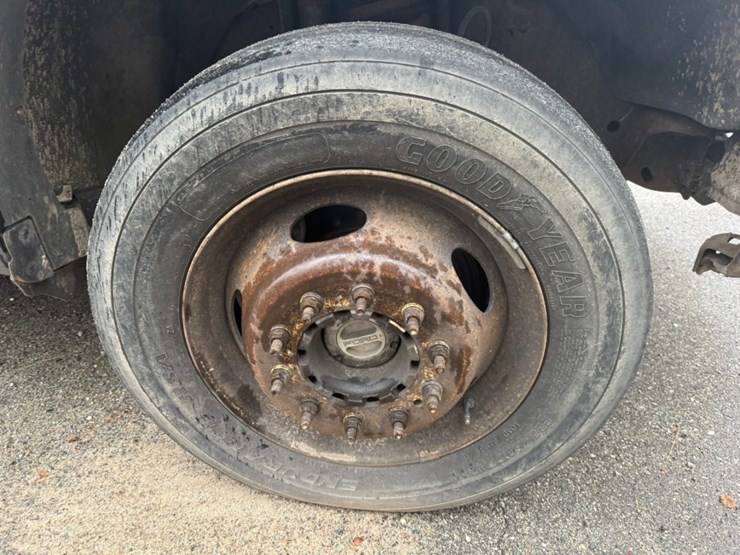 2012-ford-f550-image-43