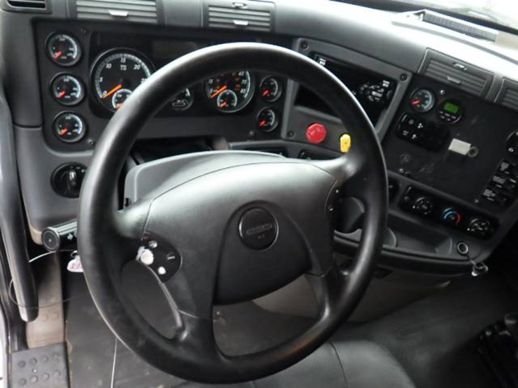 freightliner-cascadia-125-image-24