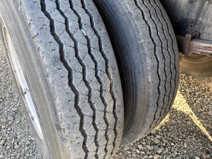 2005-international-durastar-4300-image-85