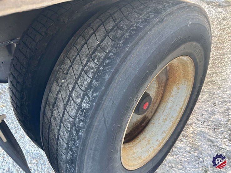 2014-stoughton-28-ft-image-7