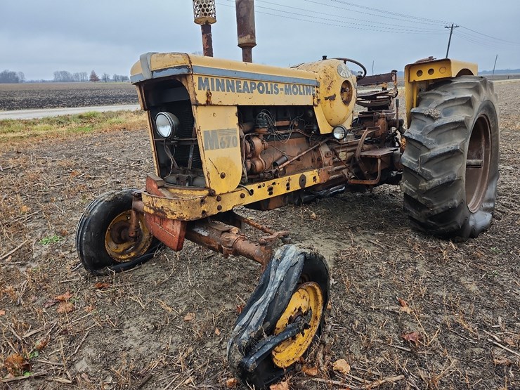 1965-mm-m670-lp-tractor-image-1