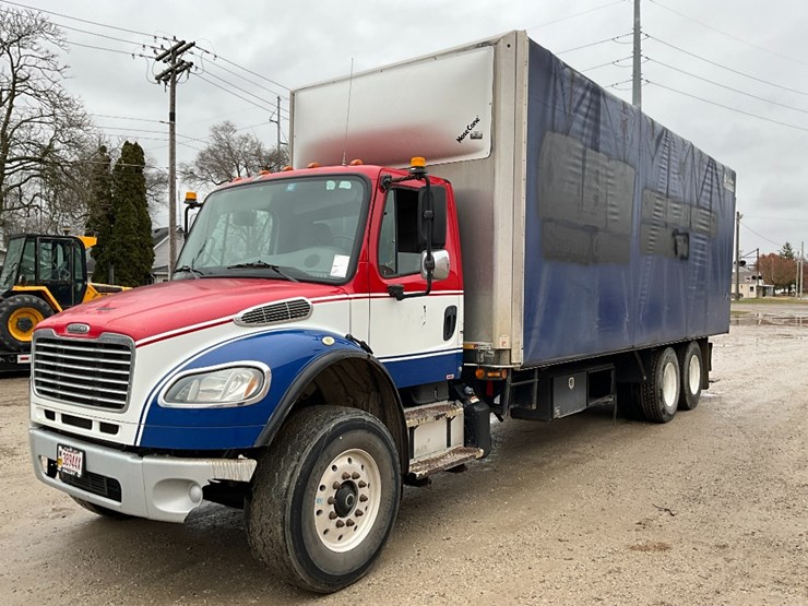 freightliner-m2-106-image-1