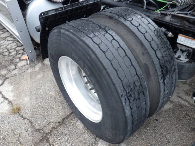 freightliner-cascadia-125-image-21