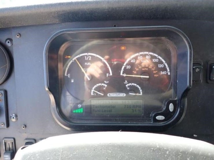 2013-freightliner-mt55-image-16