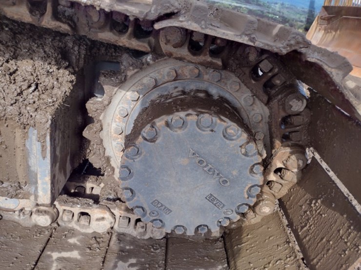 volvo-ec220e-lr-image-32