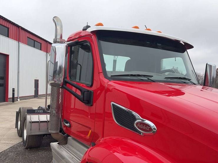 2018-peterbilt-579-image-35