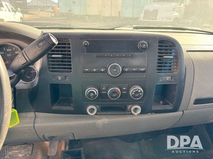 2010-chevrolet-silverado-2500hd-image-71