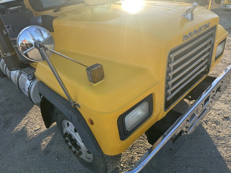 mack-rd688s-image-10