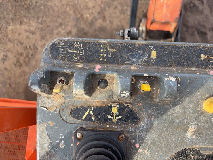 2013-jlg-660sj-image-25