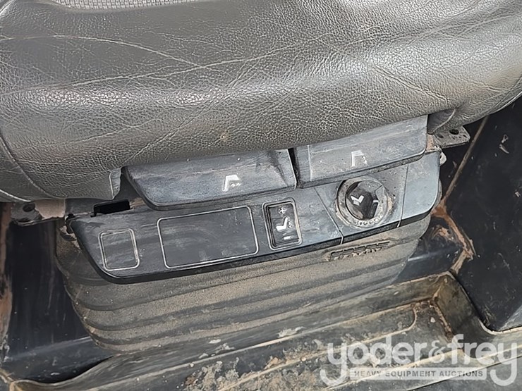 2019-deere-850l-lgp-image-149