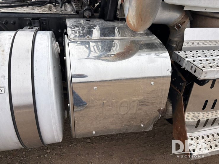 2017-mack-pinnacle-chu613-image-43