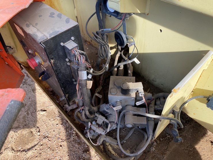 2017-jlg-4069le-image-16