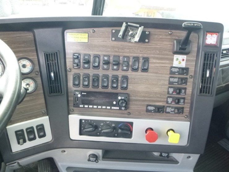 freightliner-coronado-122-image-11