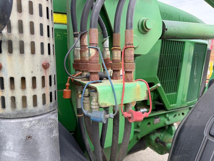 2000-john-deere-7810-image-23