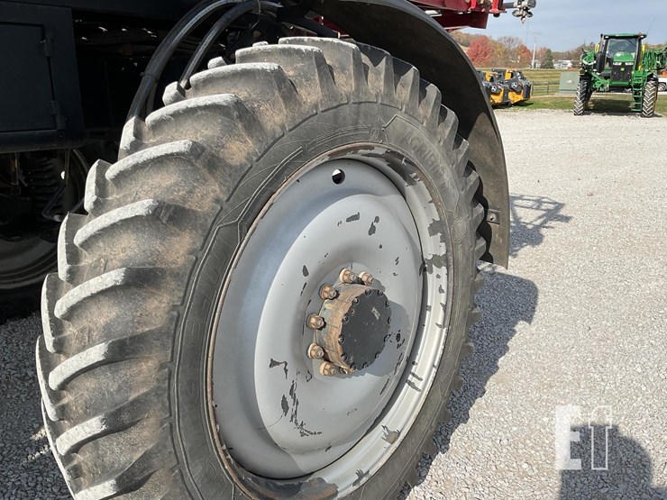 case-ih-patriot-3330-image-32