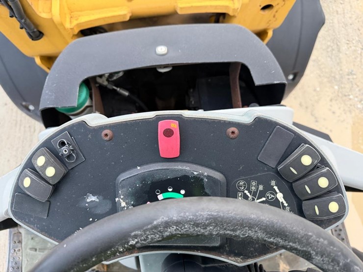 2012-caterpillar-906h-image-24