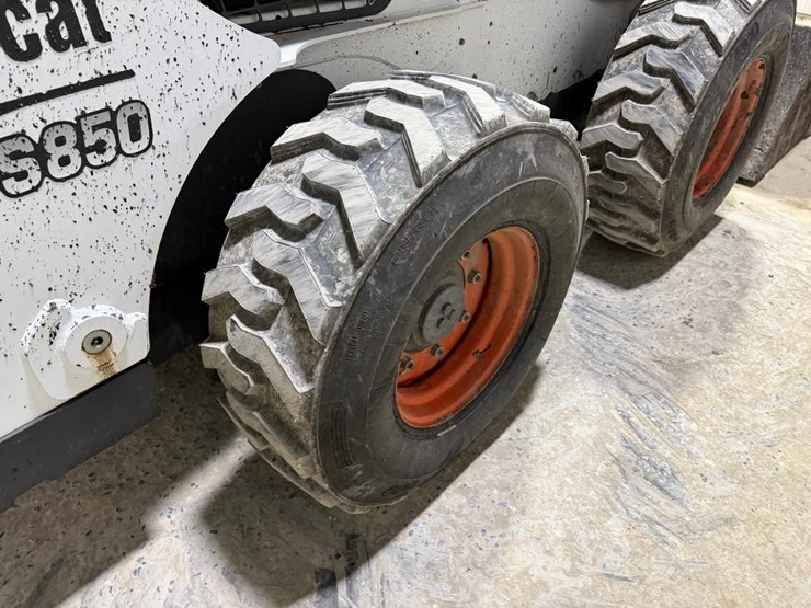 2022-bobcat-s850-image-15