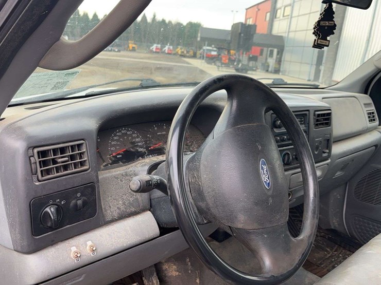 2004-ford-f350-image-27