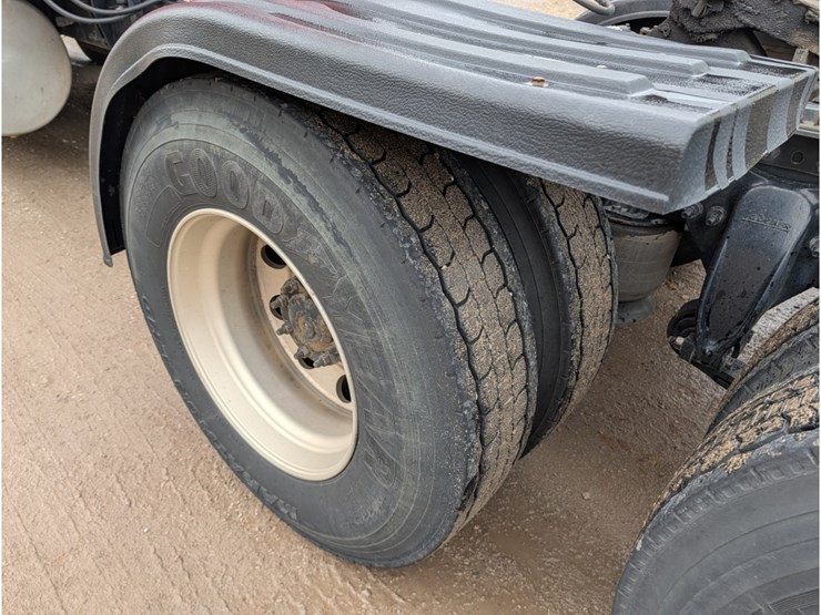 2019-freightliner-cascadia-125-image-12