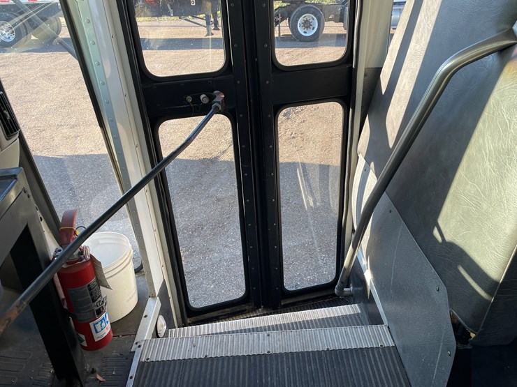 #1071-•-1999-chevy-short-bus-(has-wi-title)-image-30