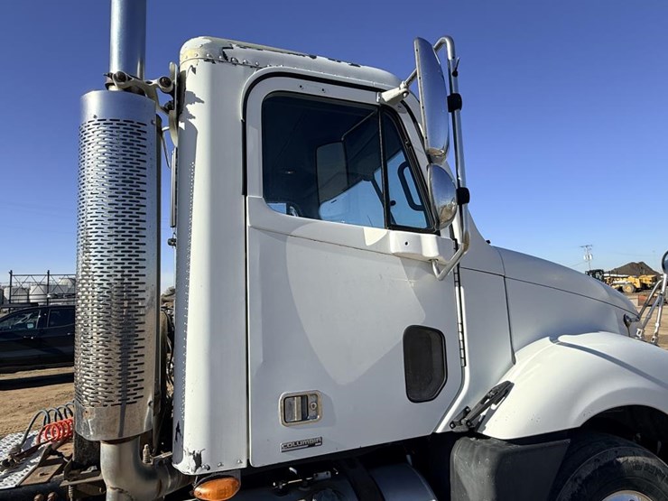 2007-freightliner-columbia-120-image-14