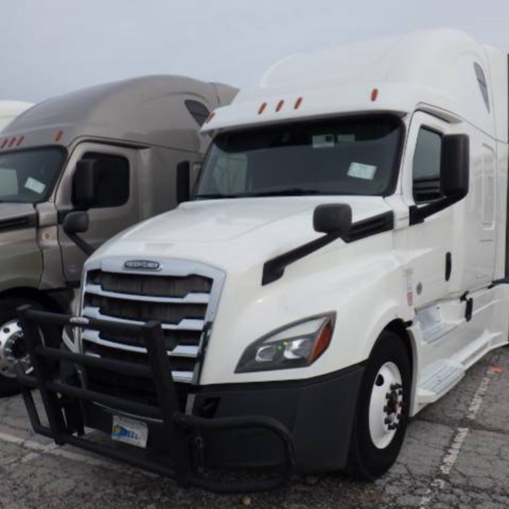 FREIGHTLINER CASCADIA 126