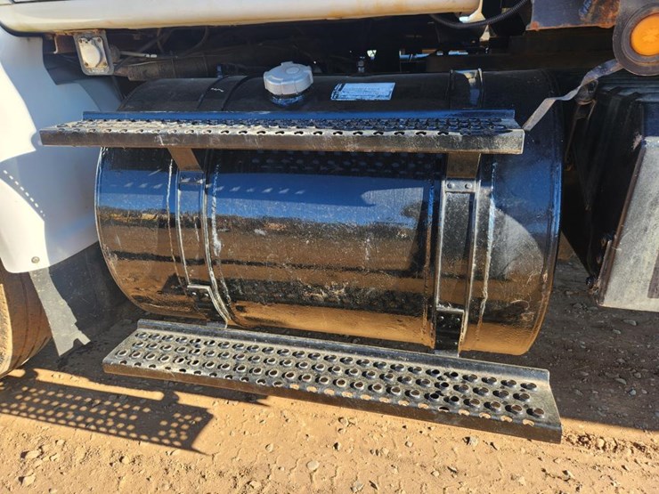 international-8100-image-19