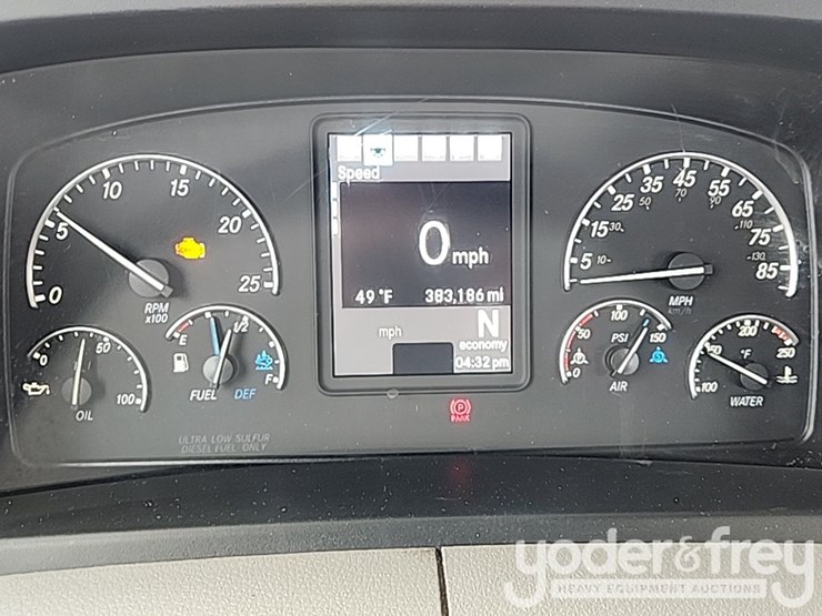 2019-freightliner-cascadia-126-image-48