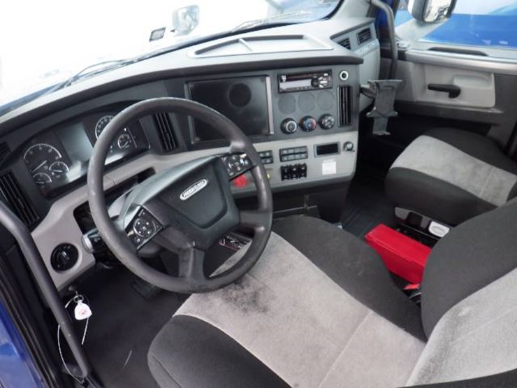 2020-freightliner-cascadia-126-image-17