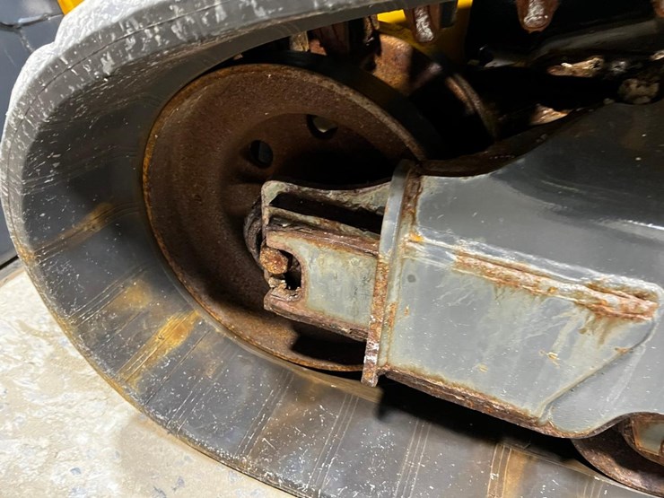 2022-deere-331g-image-13