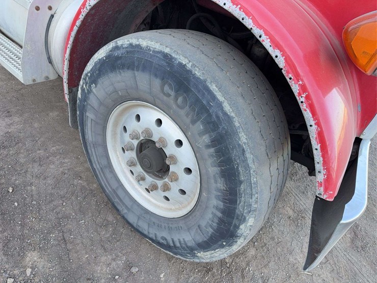 2004-peterbilt-357-image-14