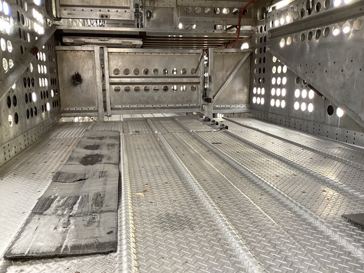 #4675-•-2014-merrit-cattle-trailer-image-22