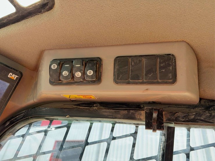 caterpillar-259d-image-39