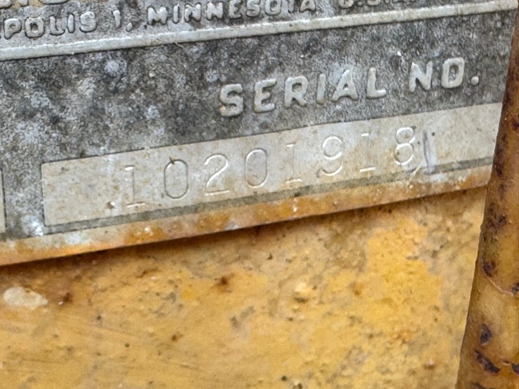 minneapolis-moline-445-image-17