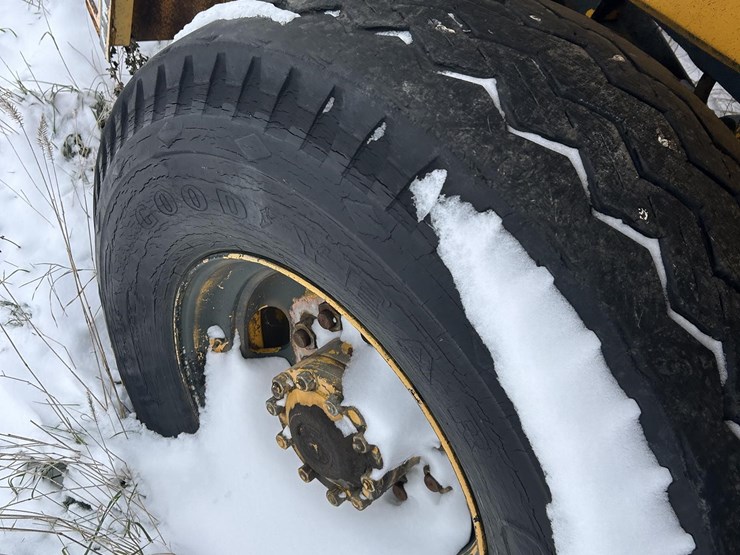 1981-oshkosh-green-snow-blower-image-23