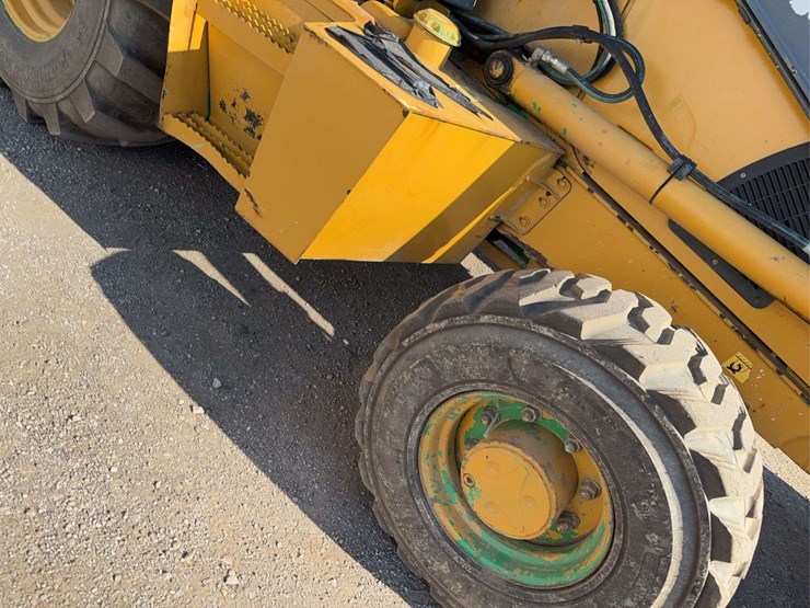 2011-deere-310j-image-26