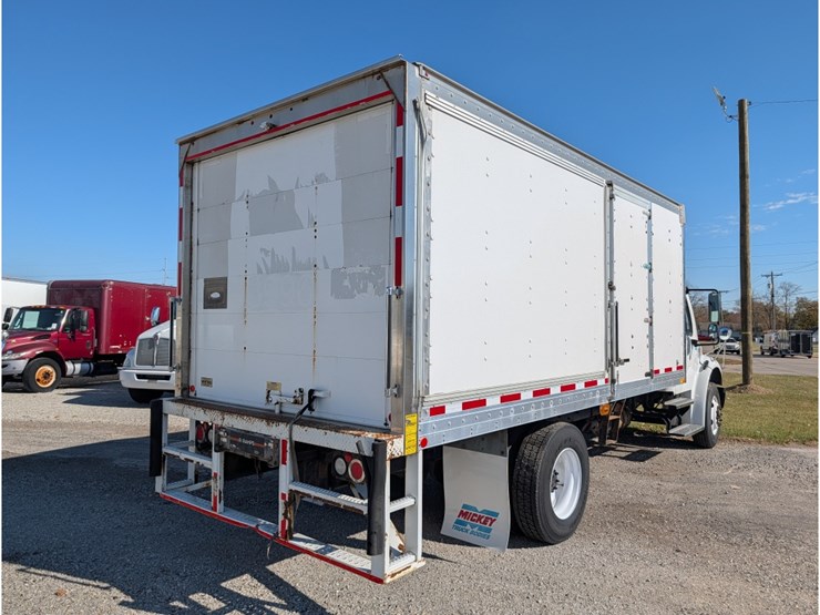 freightliner-m2-106-image-7