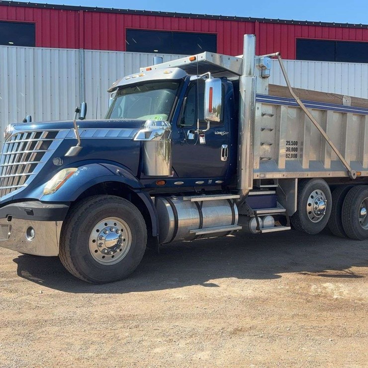 2010 International LF517 Lone Star Dump Truck