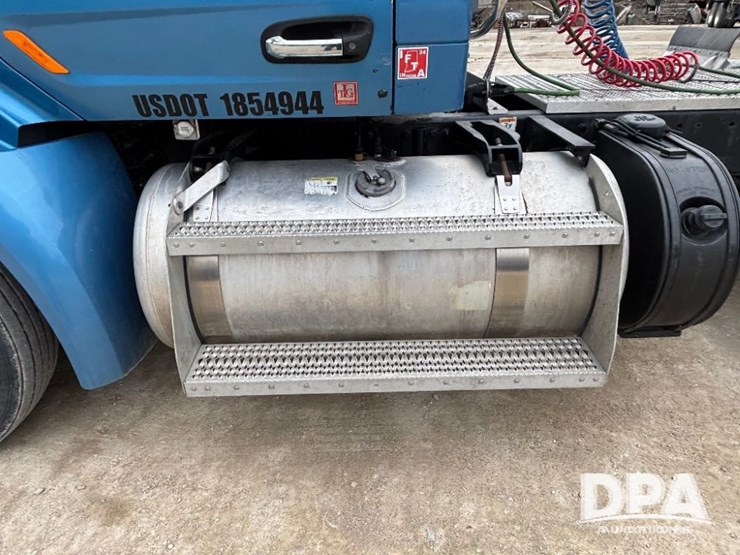 peterbilt-579-image-21