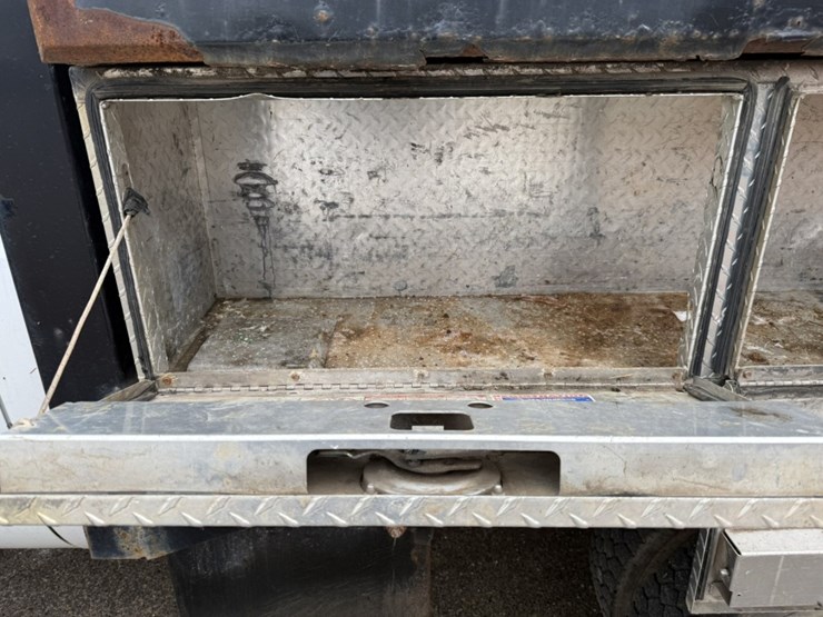 2011-ford-f550-image-18