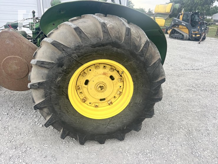 john-deere-830-image-4