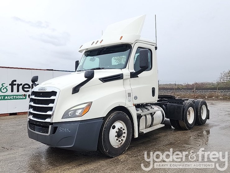 2019-freightliner-cascadia-126-image-1