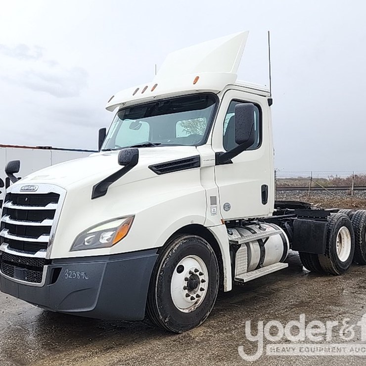 2019 FREIGHTLINER CASCADIA 126