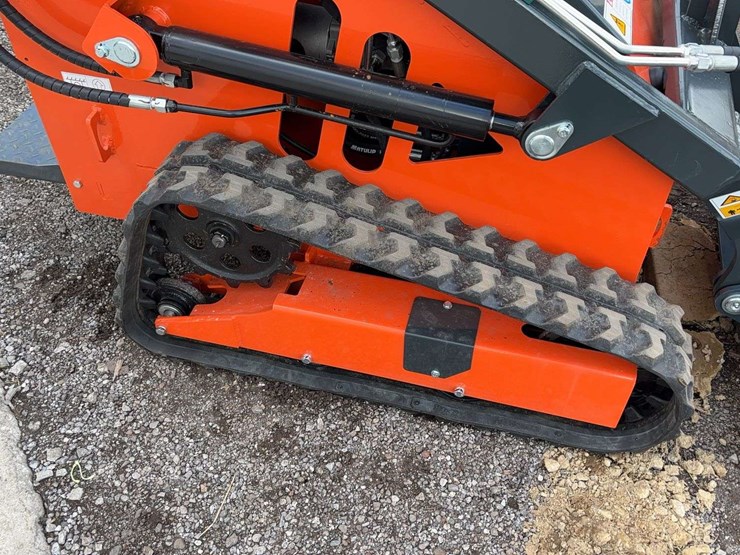 landhero-mini-stand-on-skid-loader-image-8