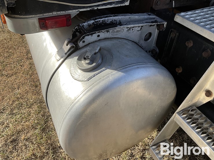 1987-peterbilt-359-image-19