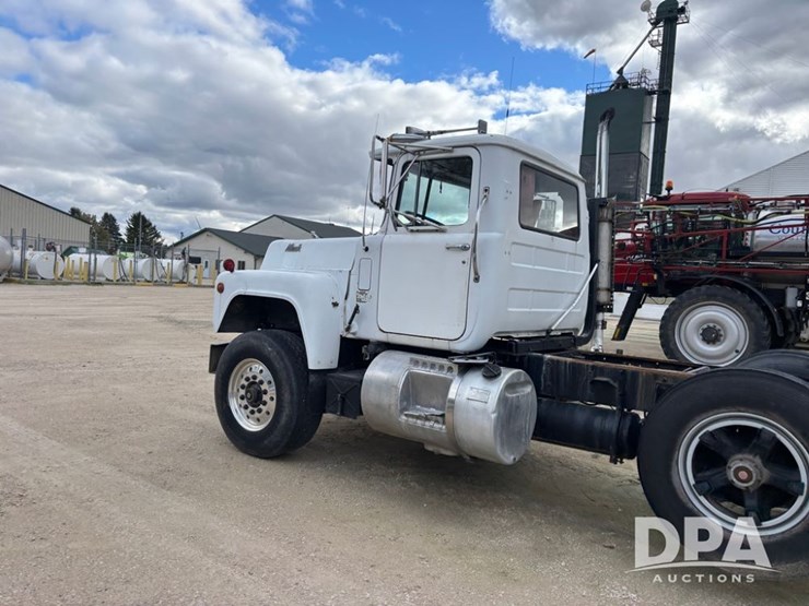 1986-mack-rd686-image-14