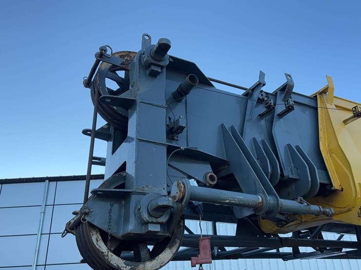 1993-grove-tms700b-image-40