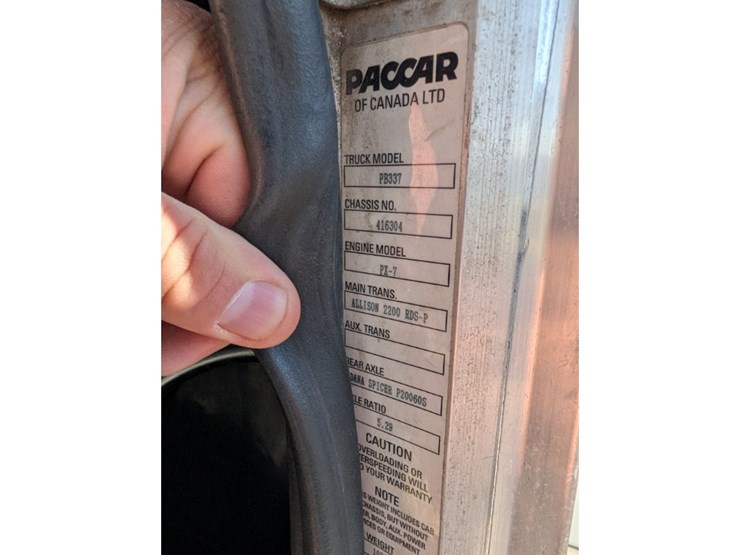 2017-peterbilt-337-image-26