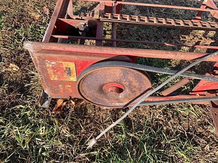 ih-15-bale-elevator-with-motor---16’-image-7