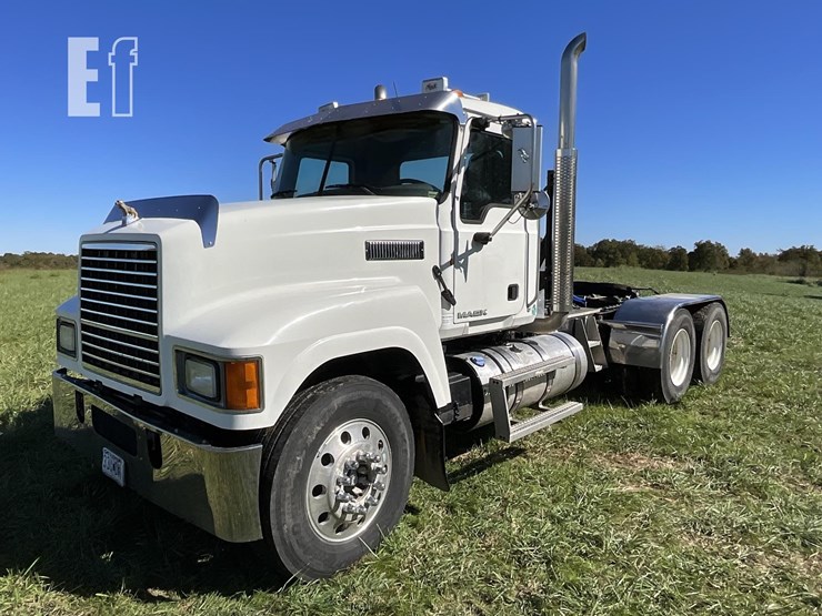 2013-mack-pinnacle-chu613-image-7